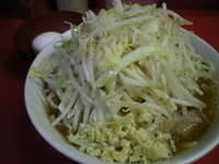 「小らーめん脂少なめ ニンニクヤサイ￥650 生卵￥50」@ラーメン二郎 桜台駅前店の写真