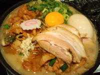 「特・肉玉そば+無料ライス」@肉玉蕎麦 おとど 北松戸総本山の写真