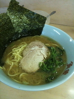 「ラーメン¥600（17:00〜19:00はサービスタイムで¥50」@角家の写真