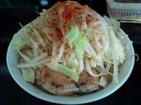 「鶏郎 中盛 極太麺 野菜増し ニンニク 魚粉 トウガラシ」@潮中華 KAZEの写真