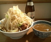 「つけ麺（野菜・ニンニク・スープ割り）750円+ビール」@らーめん こじろう526 日暮里店の写真