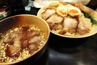 「おろし冷やしつけ麺+切落し焼豚 【750円+100円】」@麺や三笑 はじめの写真