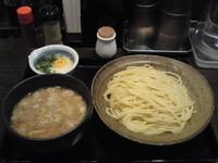 「とろろ山芋つけめん中盛りぬめり落とし930円」@三ツ矢堂製麺 武蔵小山店の写真