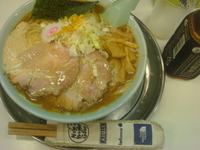 「大勝軒 藤沼式（らーめん・中盛）+黒烏龍茶」@らーめん 凌駕の写真