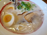 「てっぺいラーメン（+替え玉）」@濃厚とんこつラーメン てっぺい 茨木総本店の写真