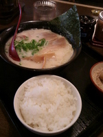 「だるまらぁめん650円+替え玉100円×3+クーポン飯」@だるまのめ 秋葉原店の写真