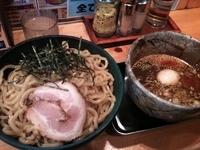 「【超極太つけ麺祭】正油つけめん （大盛り） 「つくねちゃん仕様マ」@味噌蔵らーめん まるしゅうの写真