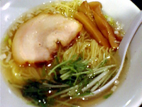 「淡麗らーめん（白）750円」@音麺酒家 楽々の写真