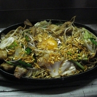 「焼きラーメン 700円+モツ入り 200円」@KENZOの写真