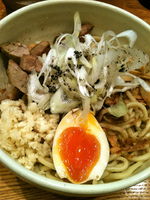 「ガーリック汁なし（並）（700円）」@らーめん 破顔の写真