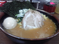 「全部のせ+半ライス（850円+100円）」@横浜家系 侍 渋谷店の写真