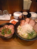 「ネギチャーシューメン+チャーシュー200円分」@ラーメン無極 池袋店の写真