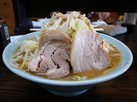 「大ヤサイマシマシニンニクアブラカラメ」@ラーメンかじろうの写真