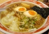 「八幡ラーメン+ワンタン 【700円+200円】」@八幡の写真
