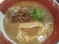 「徳島ラーメン（480円）+豚バラスライストッピング（100円）」@徳島ラーメン 麺王 神戸元町店の写真