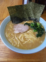 「ラーメン中盛り カタメ【750円】」@横浜ラーメン はま家の写真