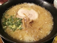 「白湯の醤油らーめん 【680円】」@日月飯店 Kamezoの写真