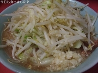 「普通ラーメン（野菜、ニンニク、700円）」@ラーメン二郎 歌舞伎町店の写真
