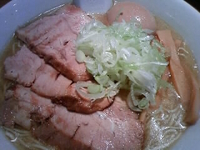 「煮干塩ラーメン+大盛+チャーシューW増し+味玉/麺カタ・焦し葱抜」@麺や のかぜの写真