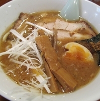 「魚骨プレミアム850円（ラーメンマップの日 第2、第4土曜日各限」@柳麺まる重の写真