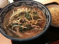 「【日替りランチ】 高菜 豚バラの具だくさんラーメン 大盛り無料 」@七匹の子ぶた 京王府中SC店の写真