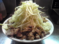 「ラーメン（細切れ豚、ニンニク多め、野菜多め）」@らーめん大 大久保店の写真