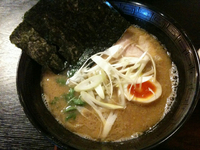 「醤油豚骨ラーメン」@一匹の鯨の写真
