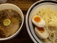 「黒だしつけめん（800円）+味玉トッピング（100円）」@麺屋 花壱の写真