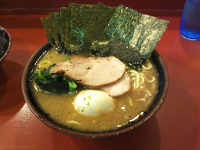 「ラーメン+海苔+ライス+白玉（630円+50円+110円+2円）」@家系総本山 ラーメン吉村家の写真