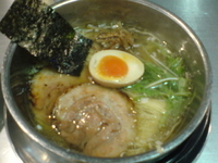 「炙りチャーシューらーめん塩 まろ味+肉ごはん」@ZUND-BARの写真