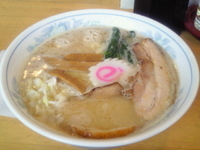 「濃厚醤油らぁめん 700円 +餃子5ケ 300円」@麺や しみずの写真