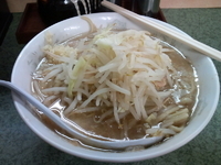 「小ラーメン+ニンニクヤサイ」@ラーメン二郎 新宿小滝橋通り店の写真