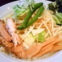 「塩とんこつ野菜 750→700円 （変わらずキャンペーン中?）」@ラーメン 岩佐の写真