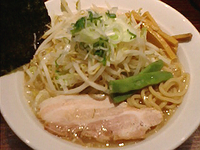 「コクとうまみの塩とんこつ野菜もり」@ラーメン 岩佐の写真