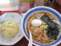 「ラーメン（大盛）+半チャーハン+ゆで玉子」@らーめん ほん田の写真