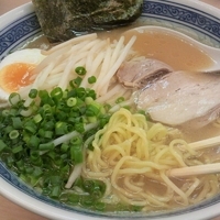 「塩とんこつラーメン 大盛+ライス 高菜」@八作の写真