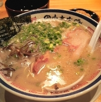 「らーめん+赤オニ+替え玉（無料券）+ごはん」@博多長浜らーめん 田中商店の写真