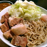 「チョイ麺マシ（500g） つけ麺カレー 750円 + 麺増 80」@らーめん こじろう526 日暮里店の写真