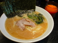 「ラーメン並（海苔トッピング）+野菜ジュース（サービス）」@八七三家の写真