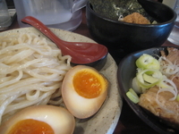 「つけ麺（大300g）+半熟味玉+チャーシュー」@油屋製麺 神田本店の写真