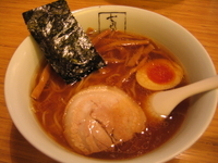 「醤油ラ-メン」@支那そばや イオンレイクタウン店の写真