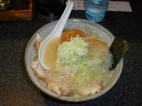 「醤油チャーシュー（850円）+味玉（100円）+きざみねぎ（15」@麺処 八蔵の写真