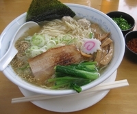 「限定黄金ラーメン900円+大盛100円」@MENYA 食い味の道有楽の写真