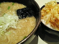 「背脂濃厚みそら～めん（太麺・ふつう）+辛ネギ丼 680円+100」@福たけSEVENの写真