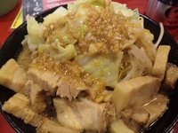 「男系ラーメン 小豚入り(麺300g 豚150g) 野菜マシ ニン」@太陽軒ラーメンの写真