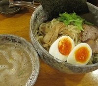 「燻つけ麺 850円+味玉（クーポン利用）」@豚骨らーめん れんの写真