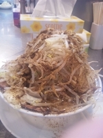 「ラーメン600円ブタ120円魚粉50円 ヤサイマシマシ+ニンニク」@らーめん大 本郷店の写真