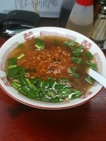 「スタミナラーメン500円+餃子2人前500円」@漫々亭の写真