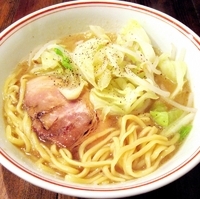 「醤油らぁ麺 + キャベツ増し」@井之上屋の写真
