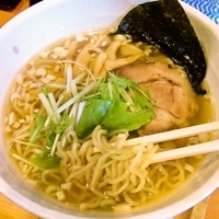 「塩らーめん+ランチセット（ライス食べ放題&餃子3個） 690円+」@ら〜麺 もぐやの写真